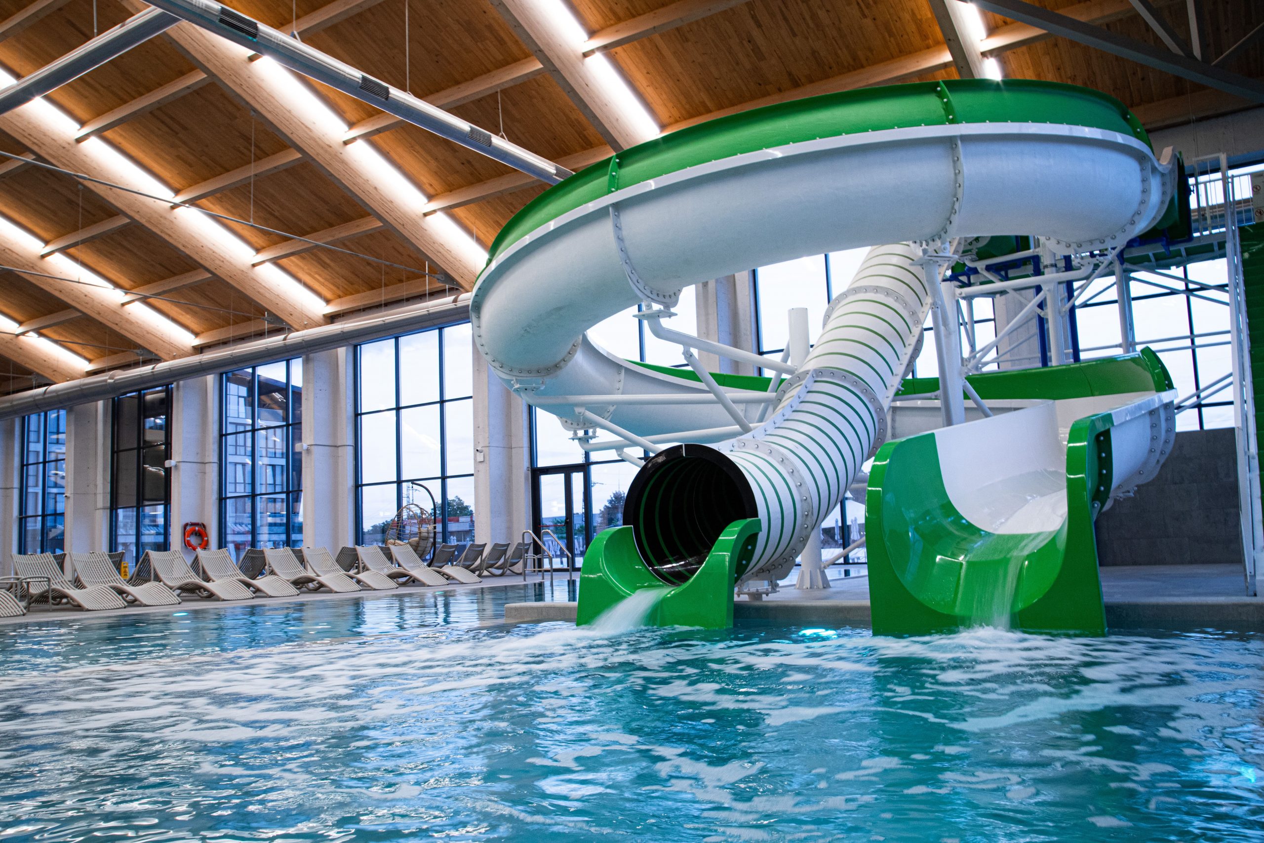 Термальний курорт у деталях: Фото басейнів та інфраструктури