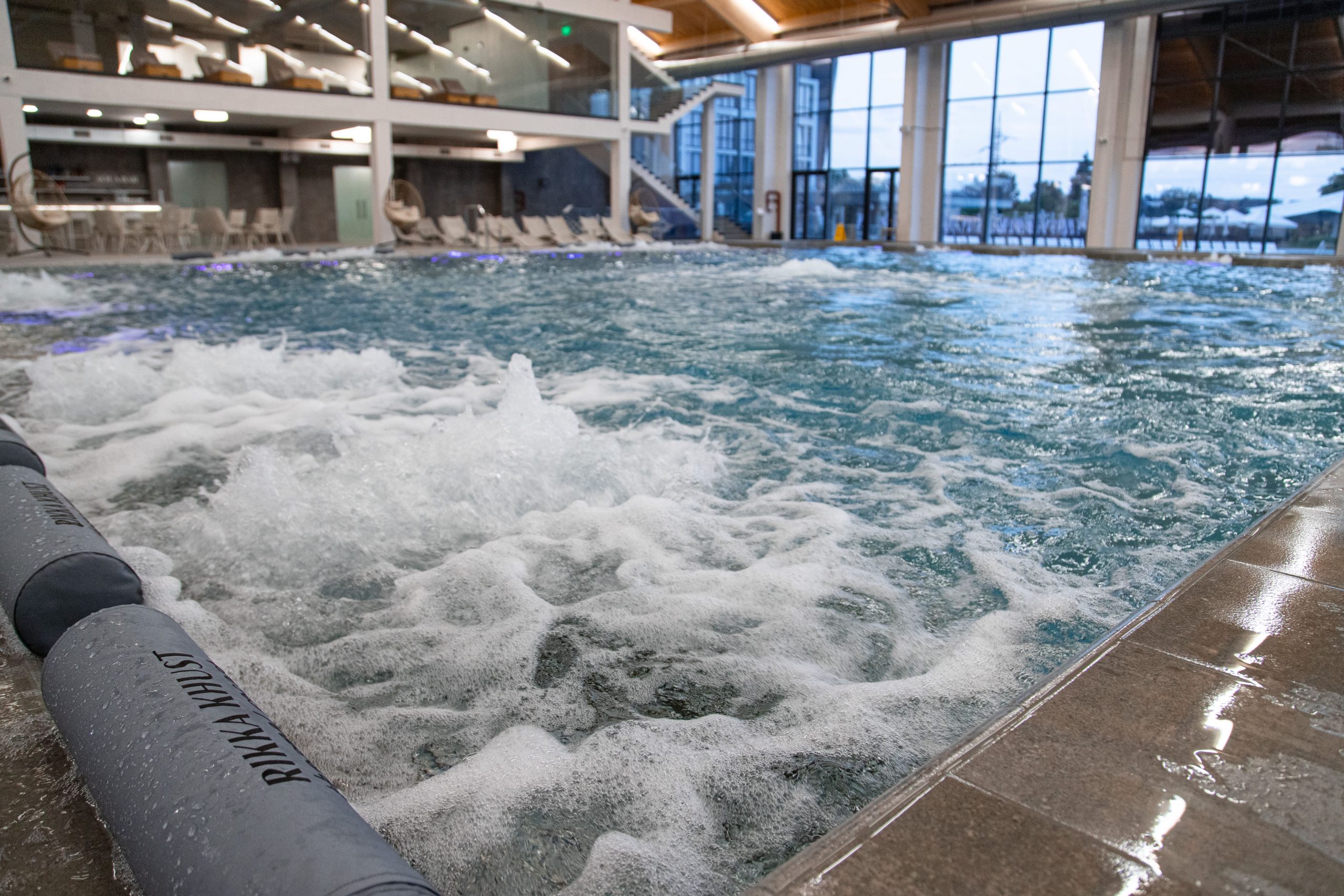 Термальний курорт у деталях: Фото басейнів та інфраструктури