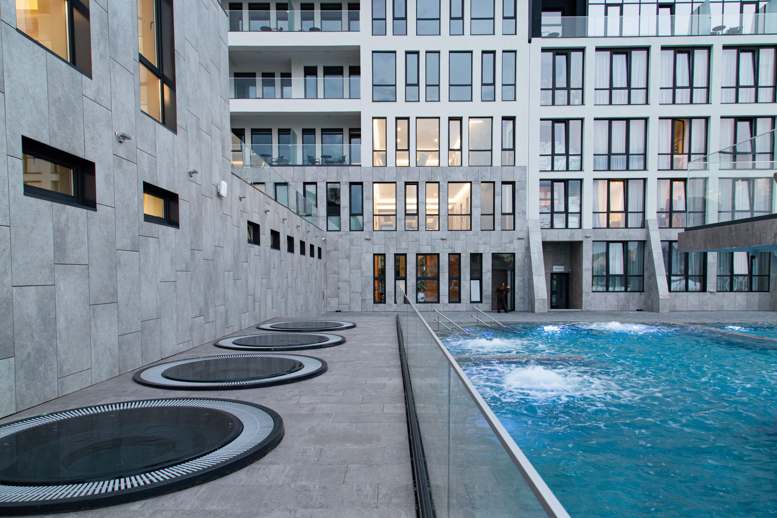 Термальний курорт у деталях: Фото басейнів та інфраструктури