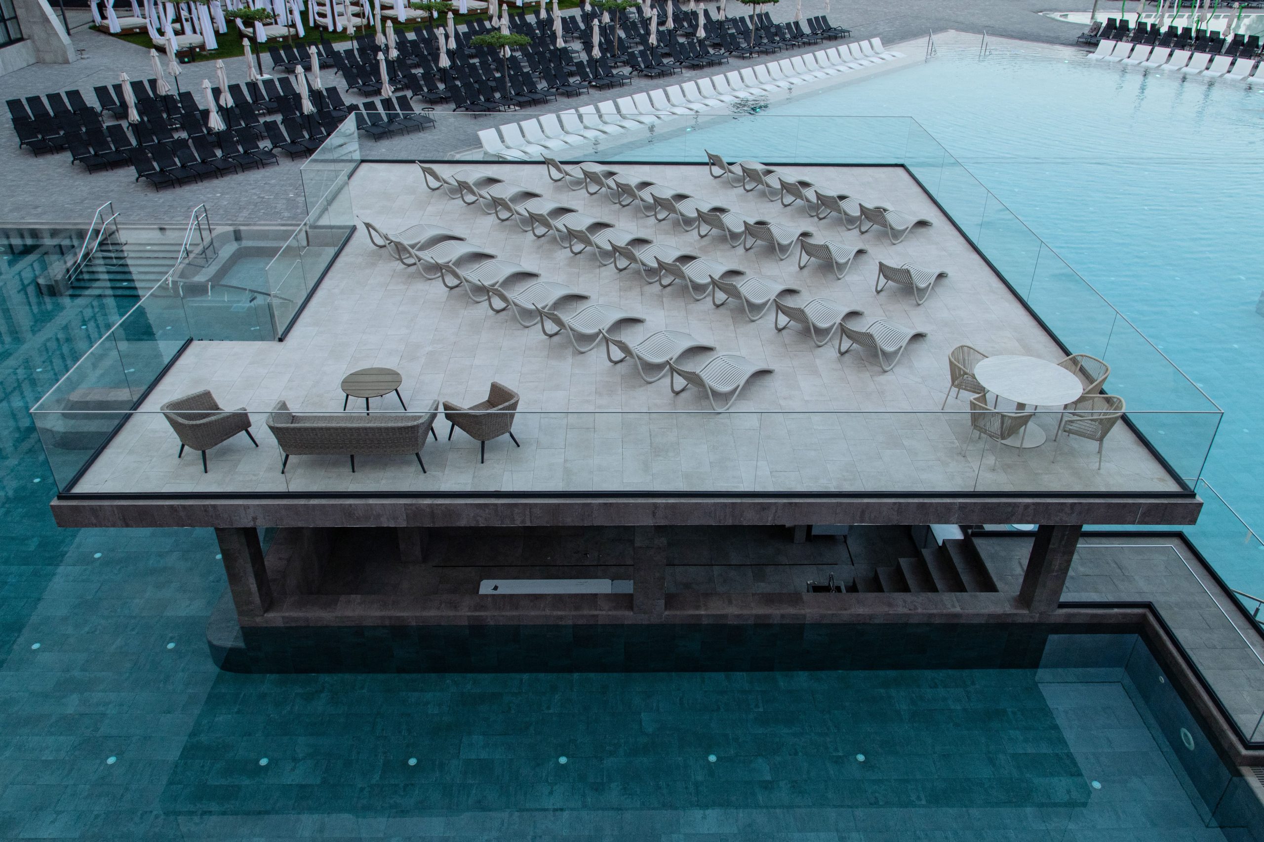 Термальний курорт у деталях: Фото басейнів та інфраструктури