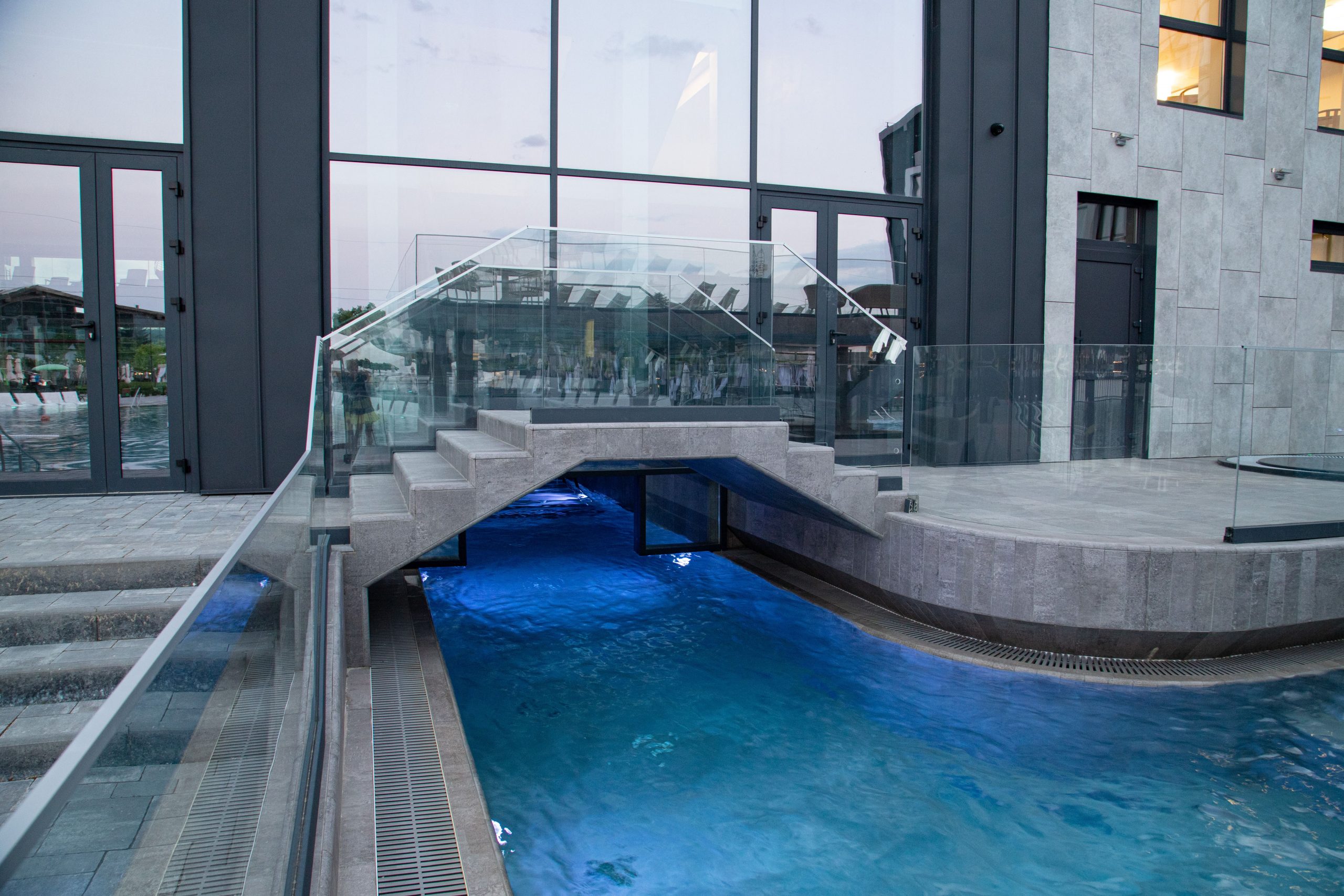 Термальний курорт у деталях: Фото басейнів та інфраструктури