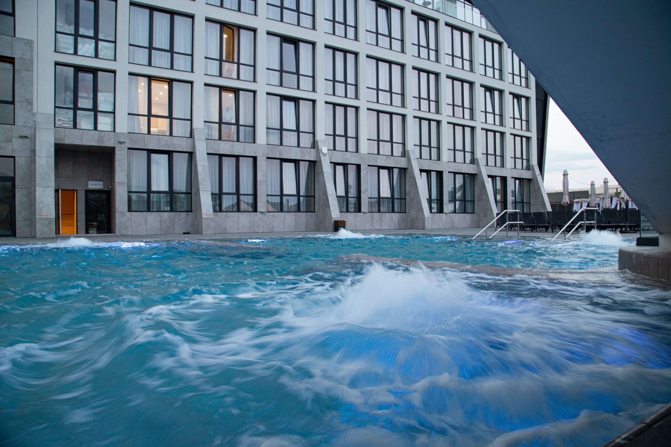 Термальний курорт у деталях: Фото басейнів та інфраструктури