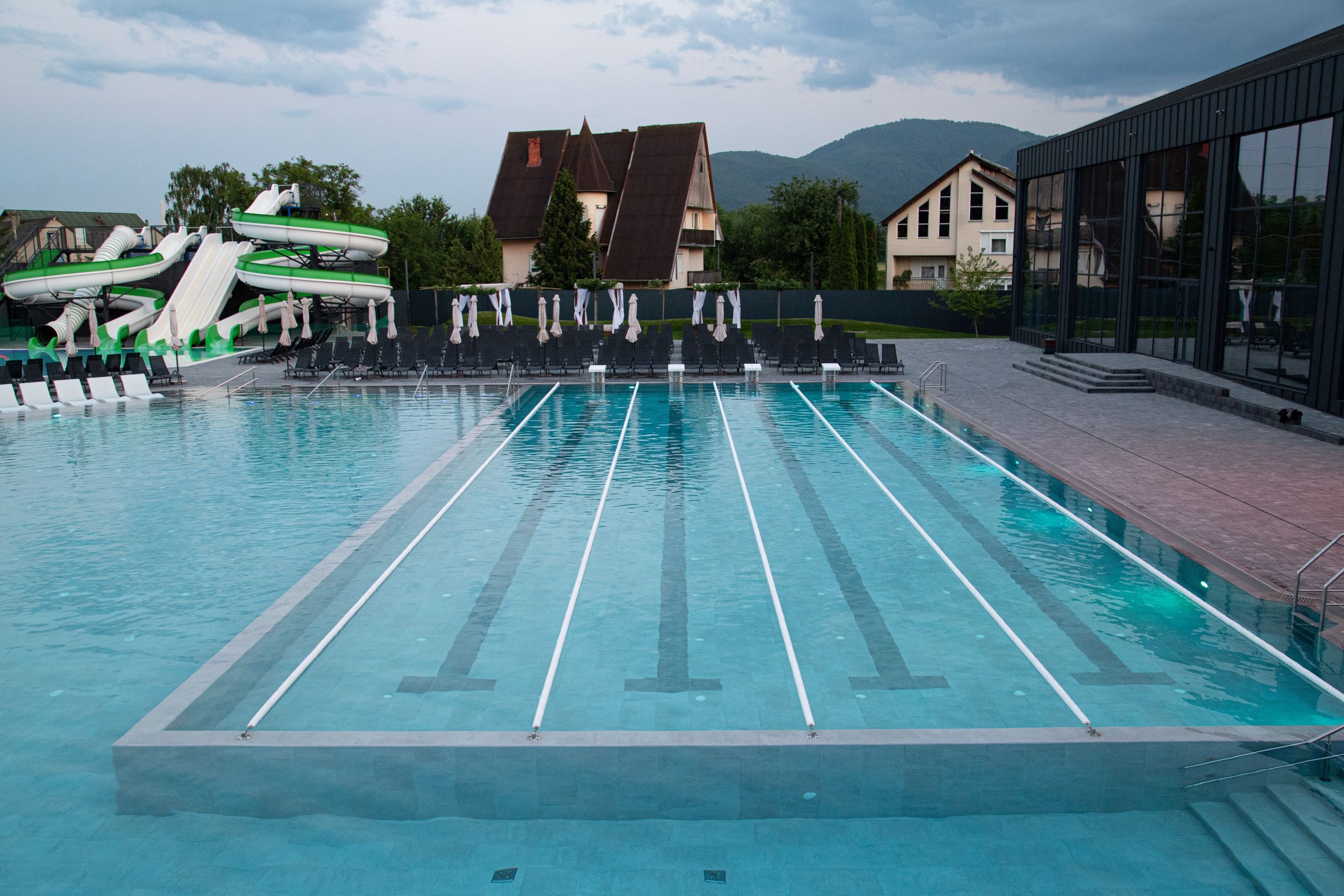 Термальний курорт у деталях: Фото басейнів та інфраструктури
