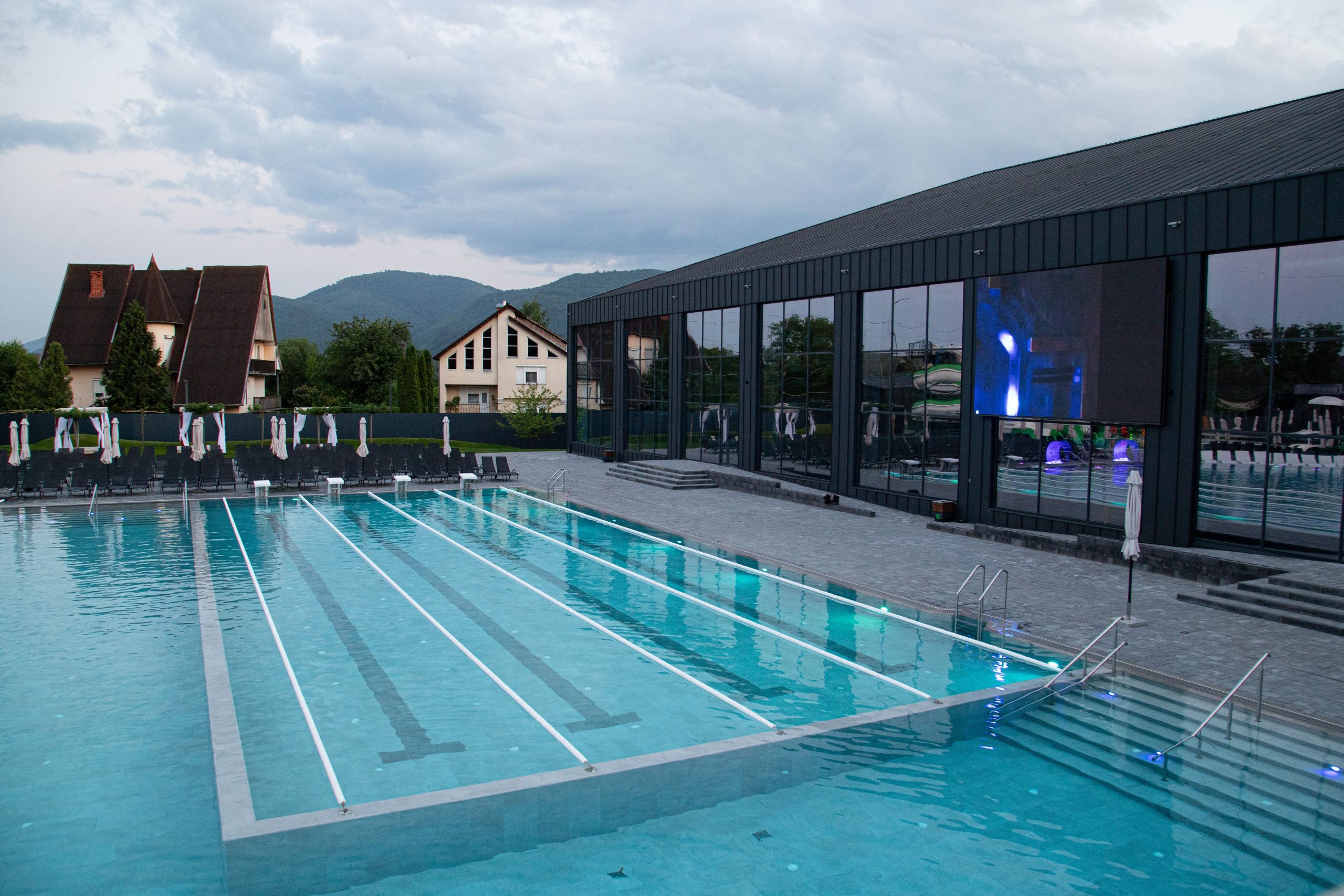 Термальний курорт у деталях: Фото басейнів та інфраструктури