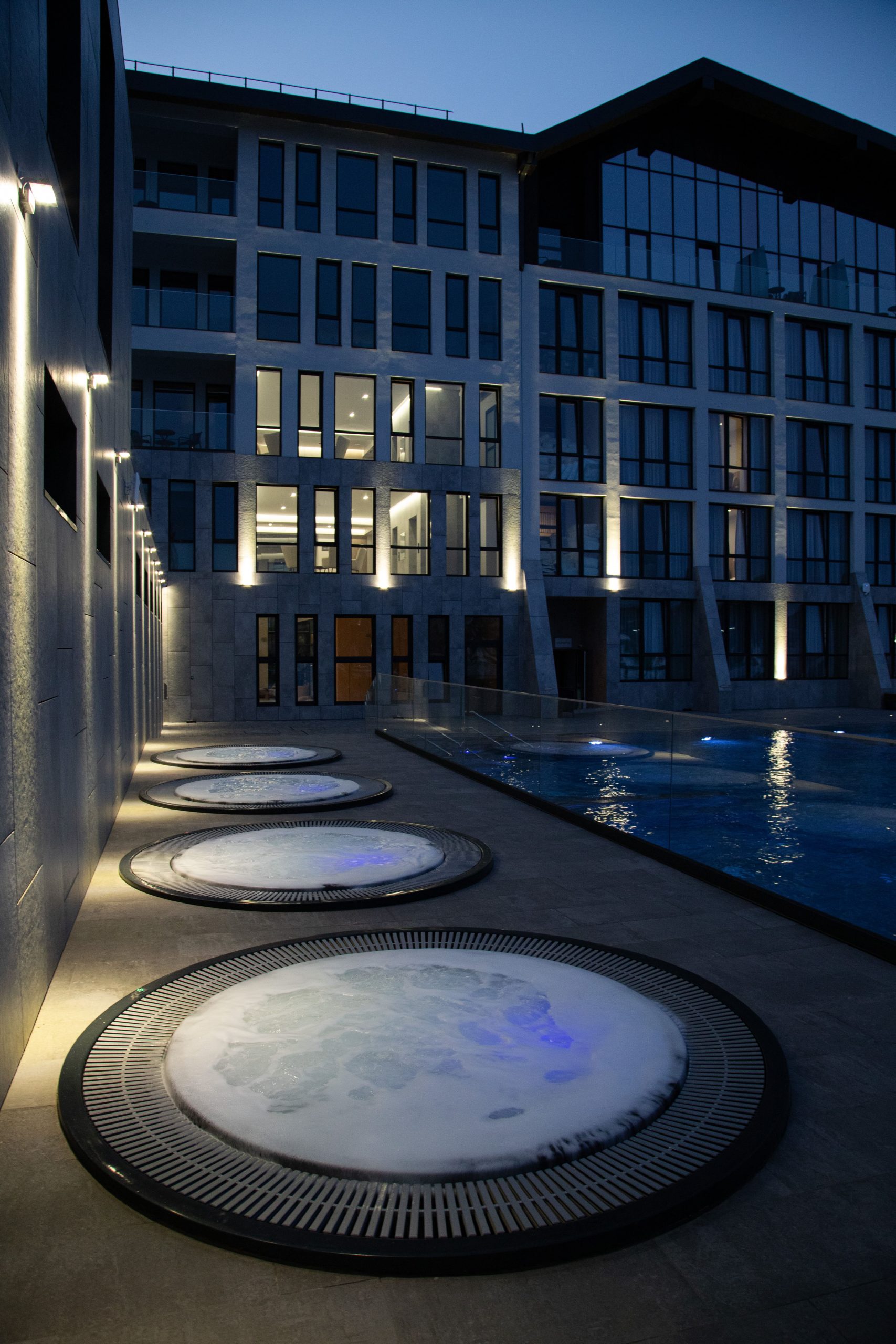 Термальний курорт у деталях: Фото басейнів та інфраструктури