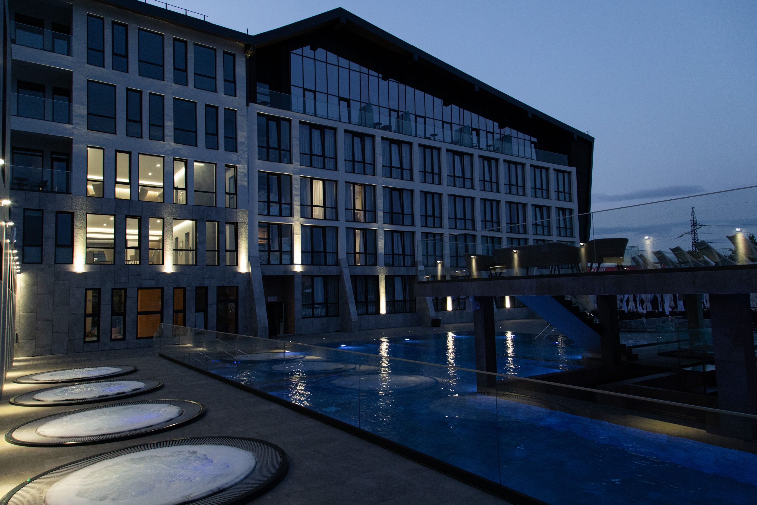 Термальний курорт у деталях: Фото басейнів та інфраструктури