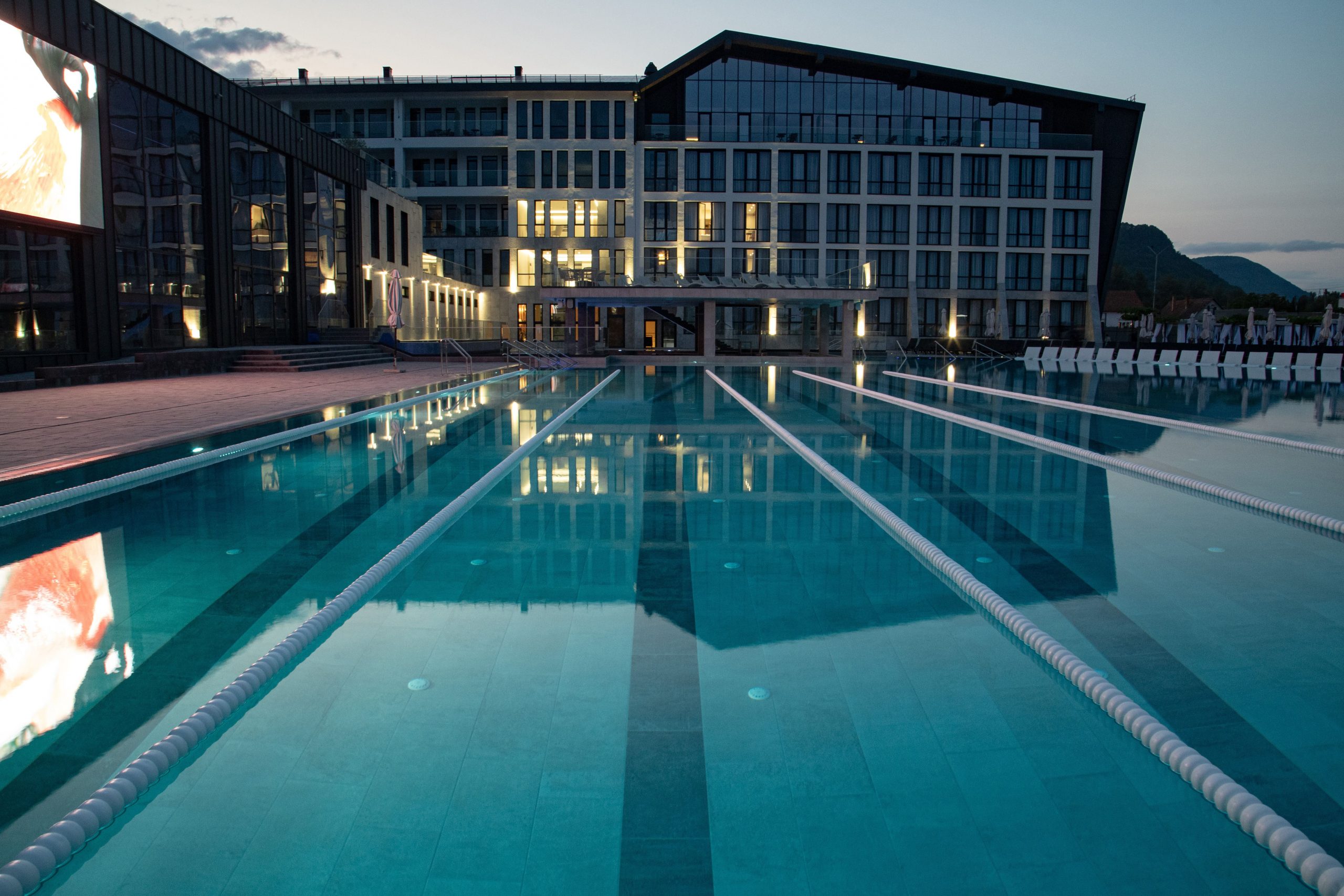 Термальний курорт у деталях: Фото басейнів та інфраструктури