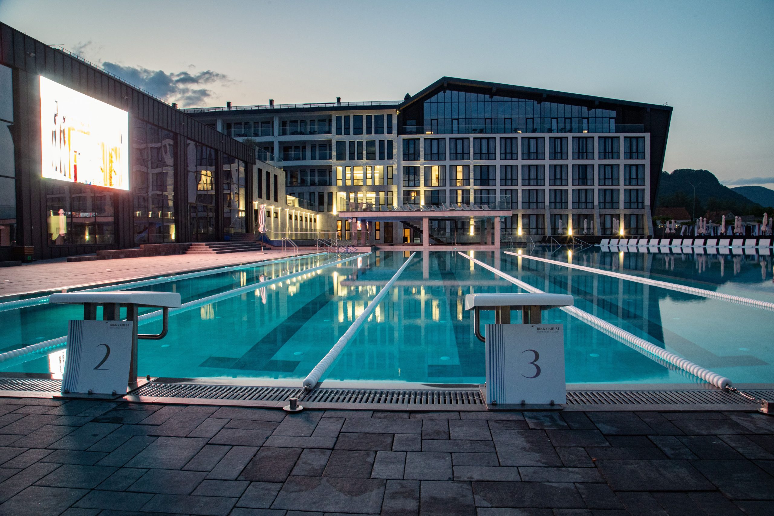 Термальний курорт у деталях: Фото басейнів та інфраструктури