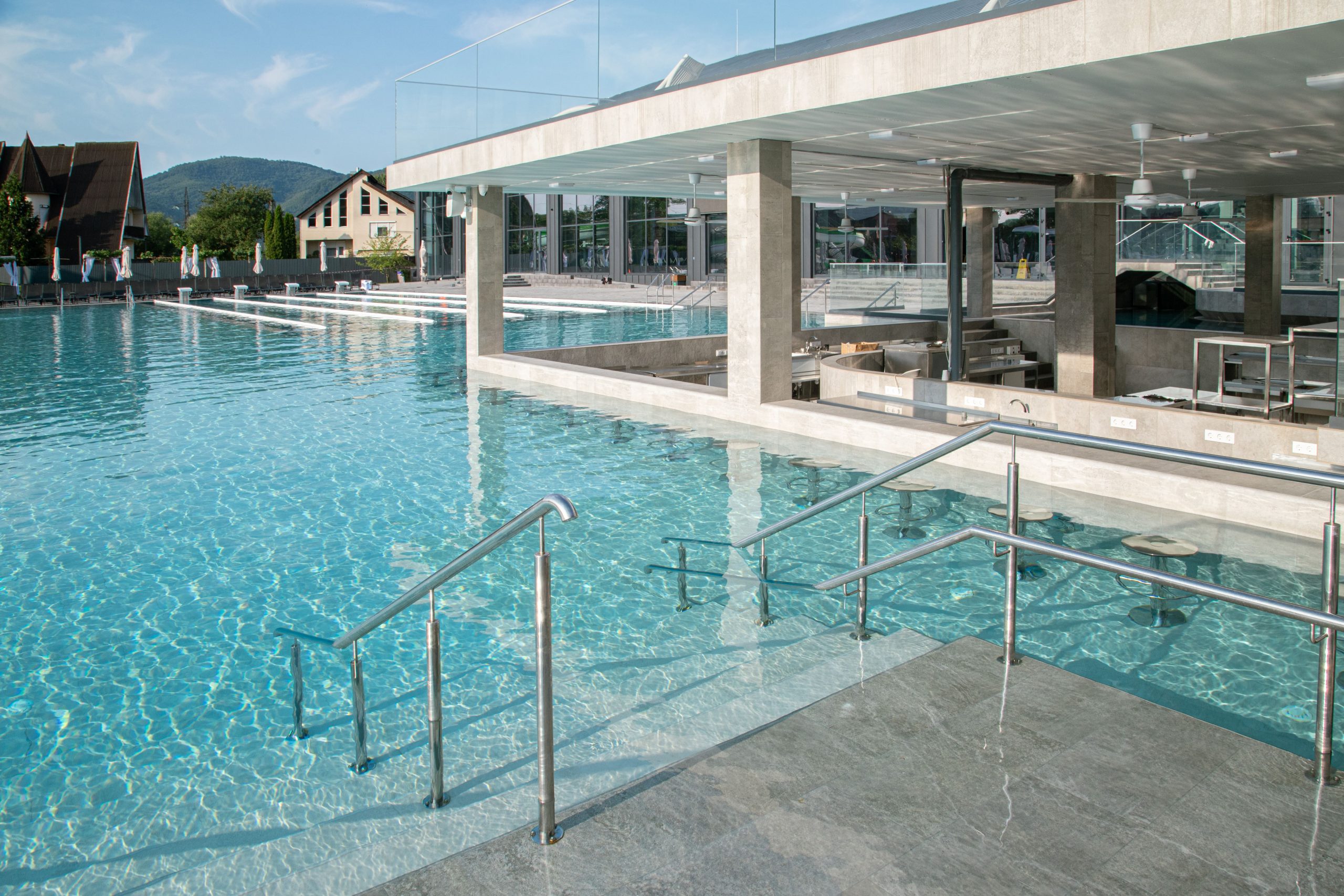 Термальний курорт у деталях: Фото басейнів та інфраструктури