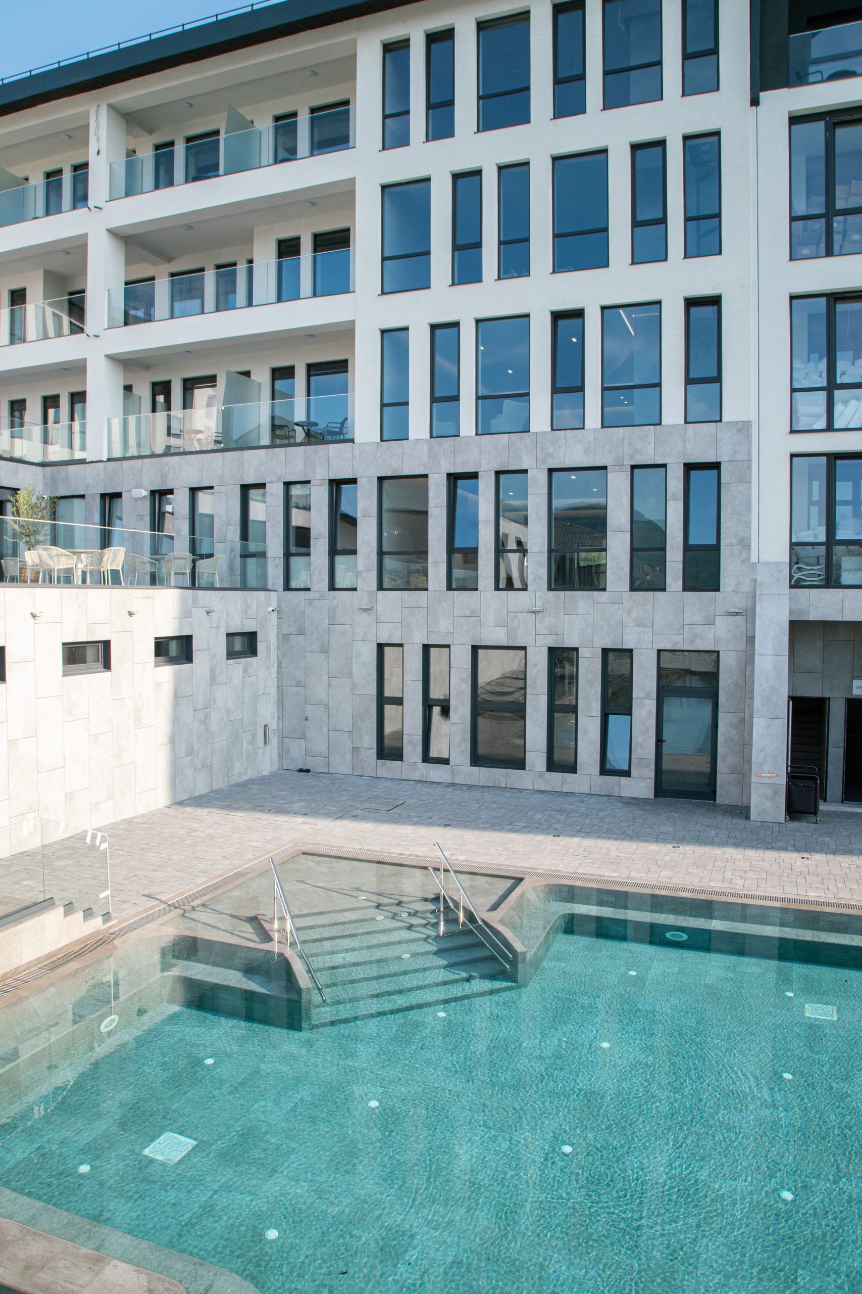 Термальний курорт у деталях: Фото басейнів та інфраструктури