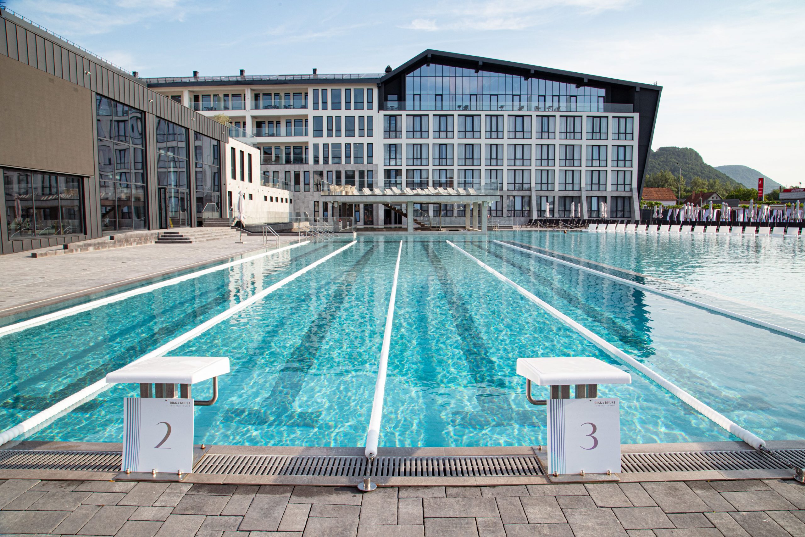 Термальний курорт у деталях: Фото басейнів та інфраструктури