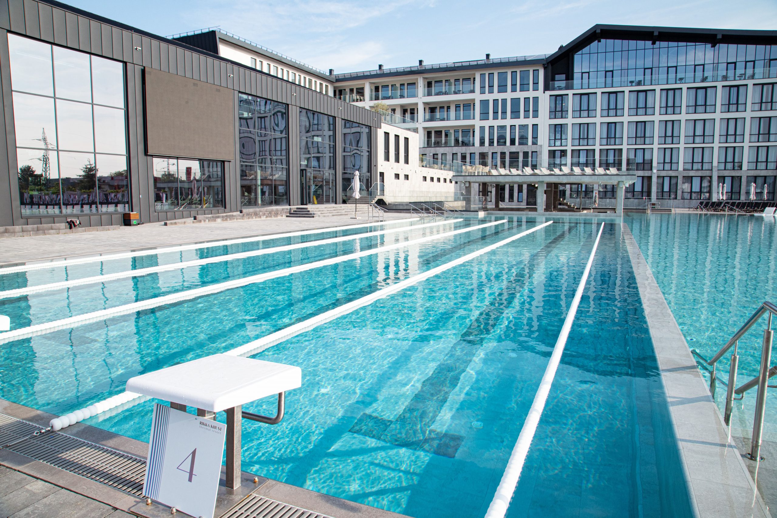 Термальний курорт у деталях: Фото басейнів та інфраструктури