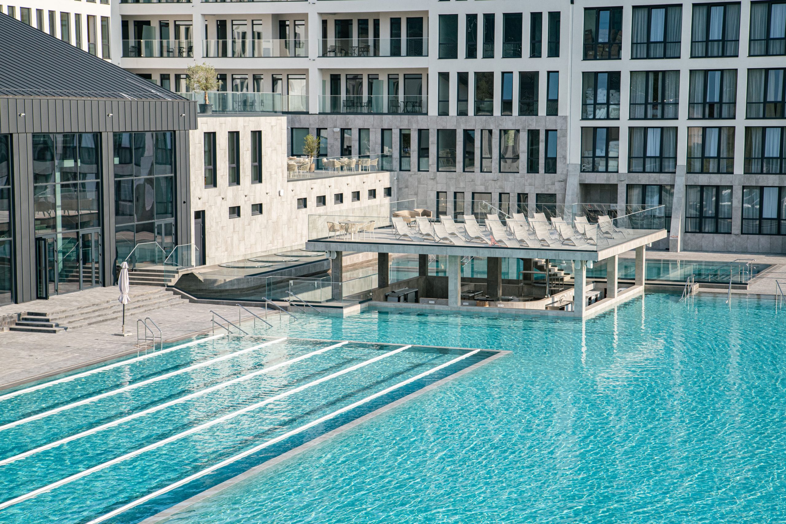 Термальний курорт у деталях: Фото басейнів та інфраструктури