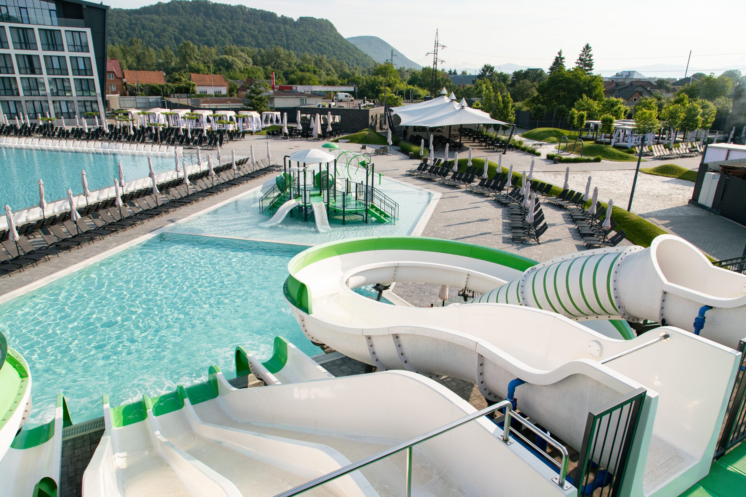 Термальний курорт у деталях: Фото басейнів та інфраструктури