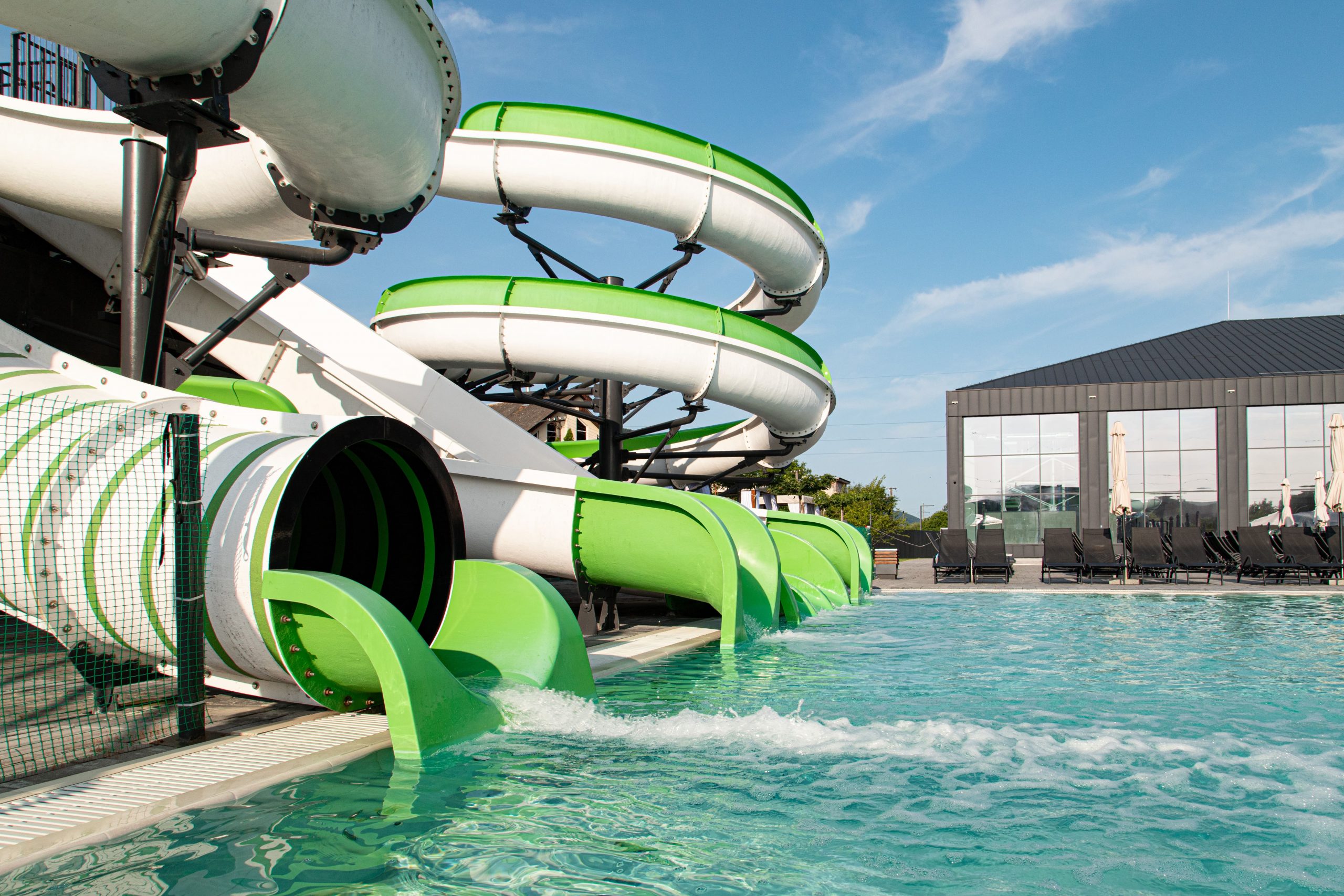 Термальний курорт у деталях: Фото басейнів та інфраструктури