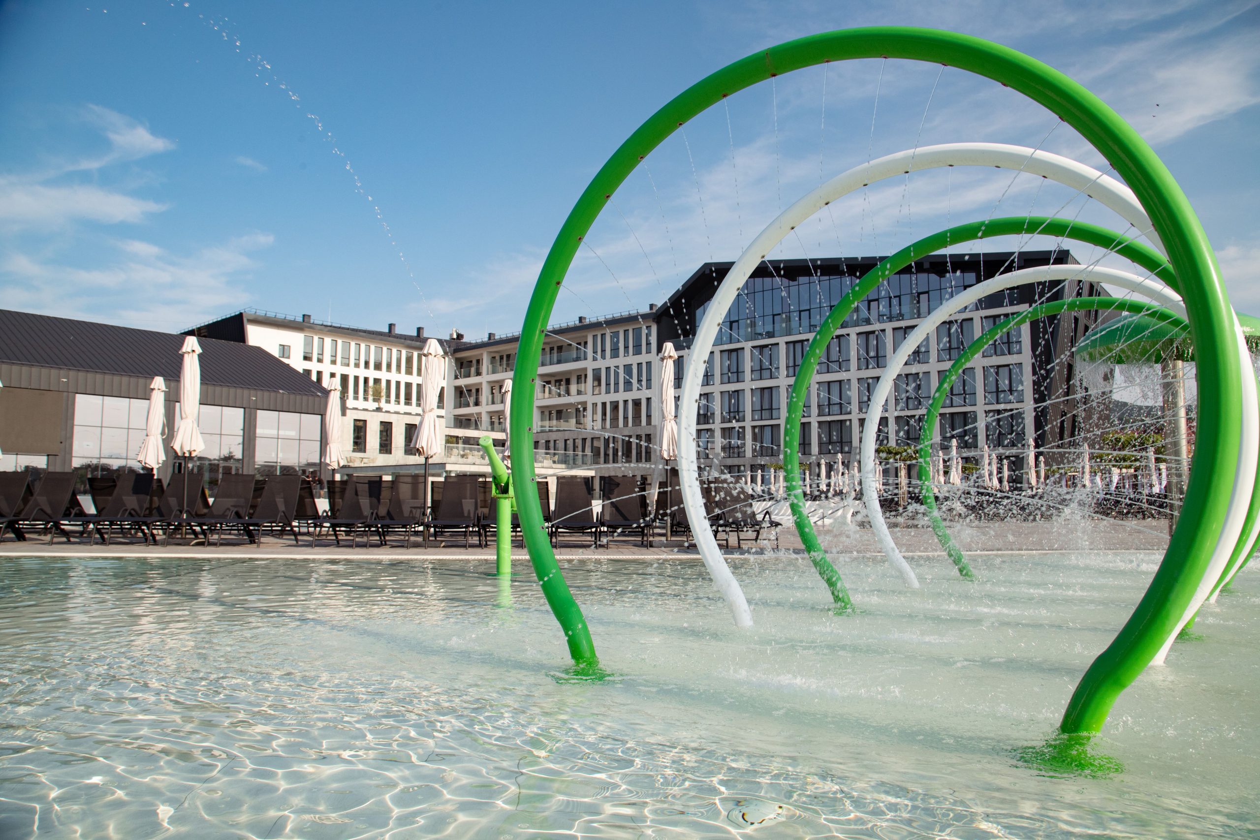 Термальний курорт у деталях: Фото басейнів та інфраструктури