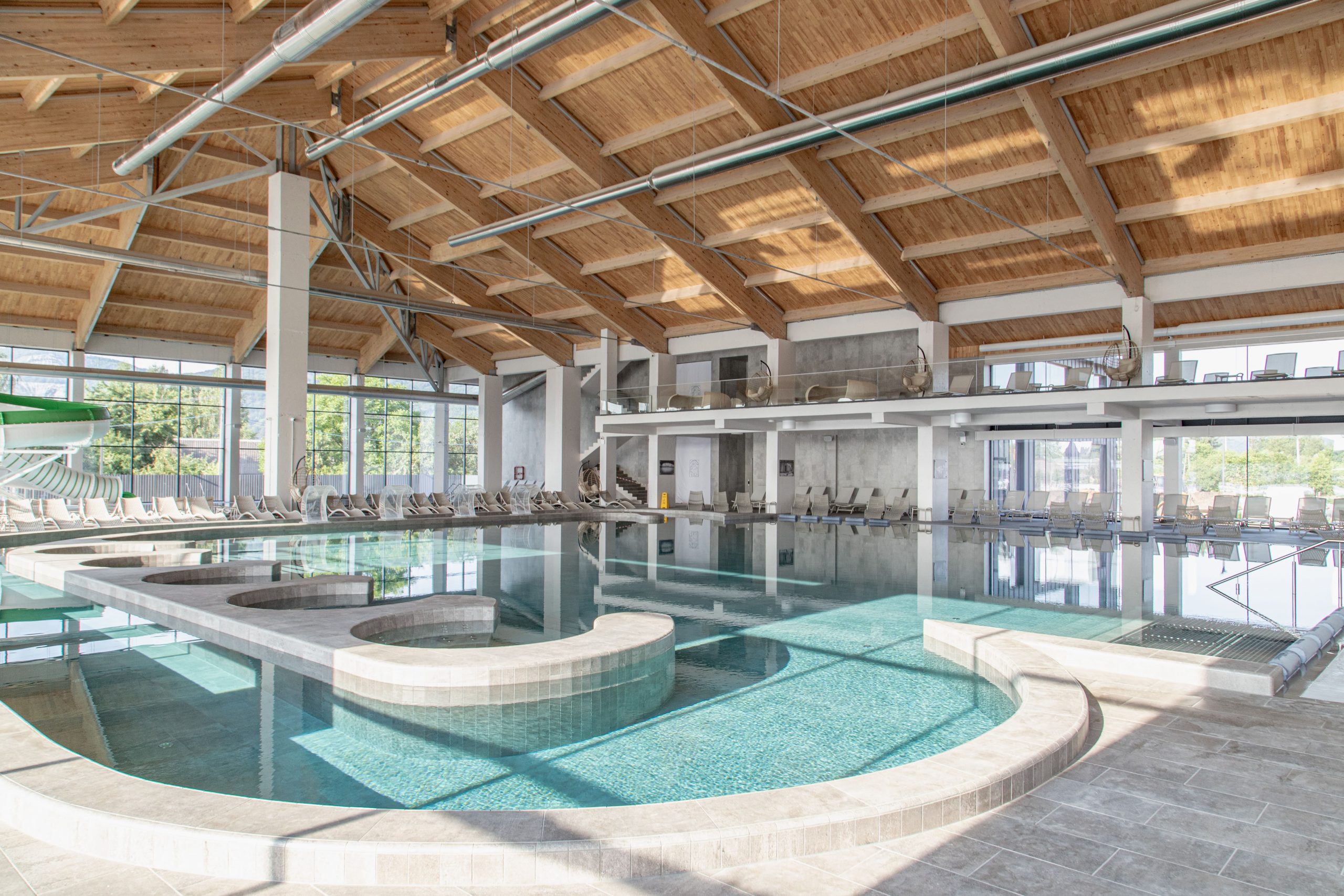 Термальний курорт у деталях: Фото басейнів та інфраструктури