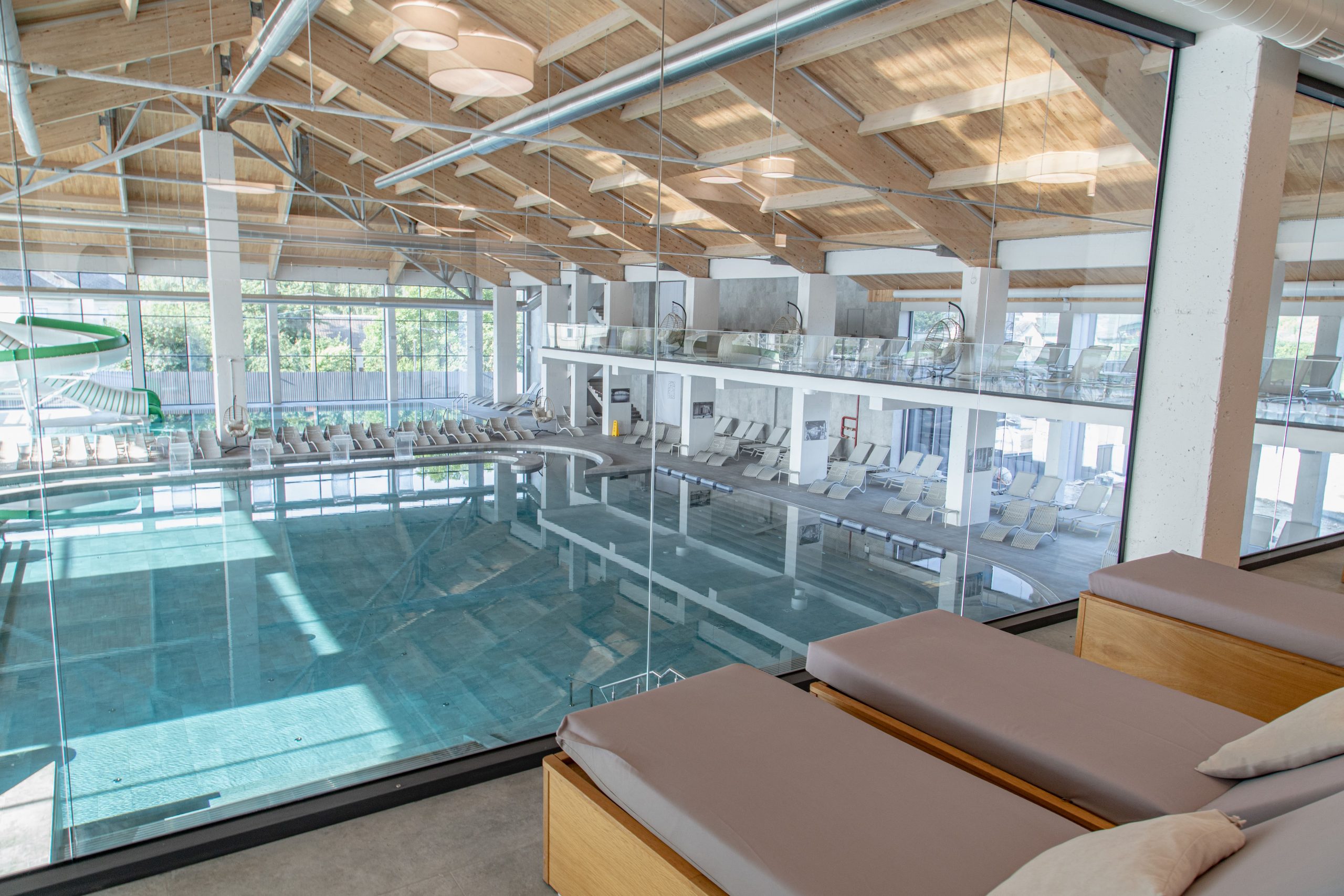 Термальний курорт у деталях: Фото басейнів та інфраструктури